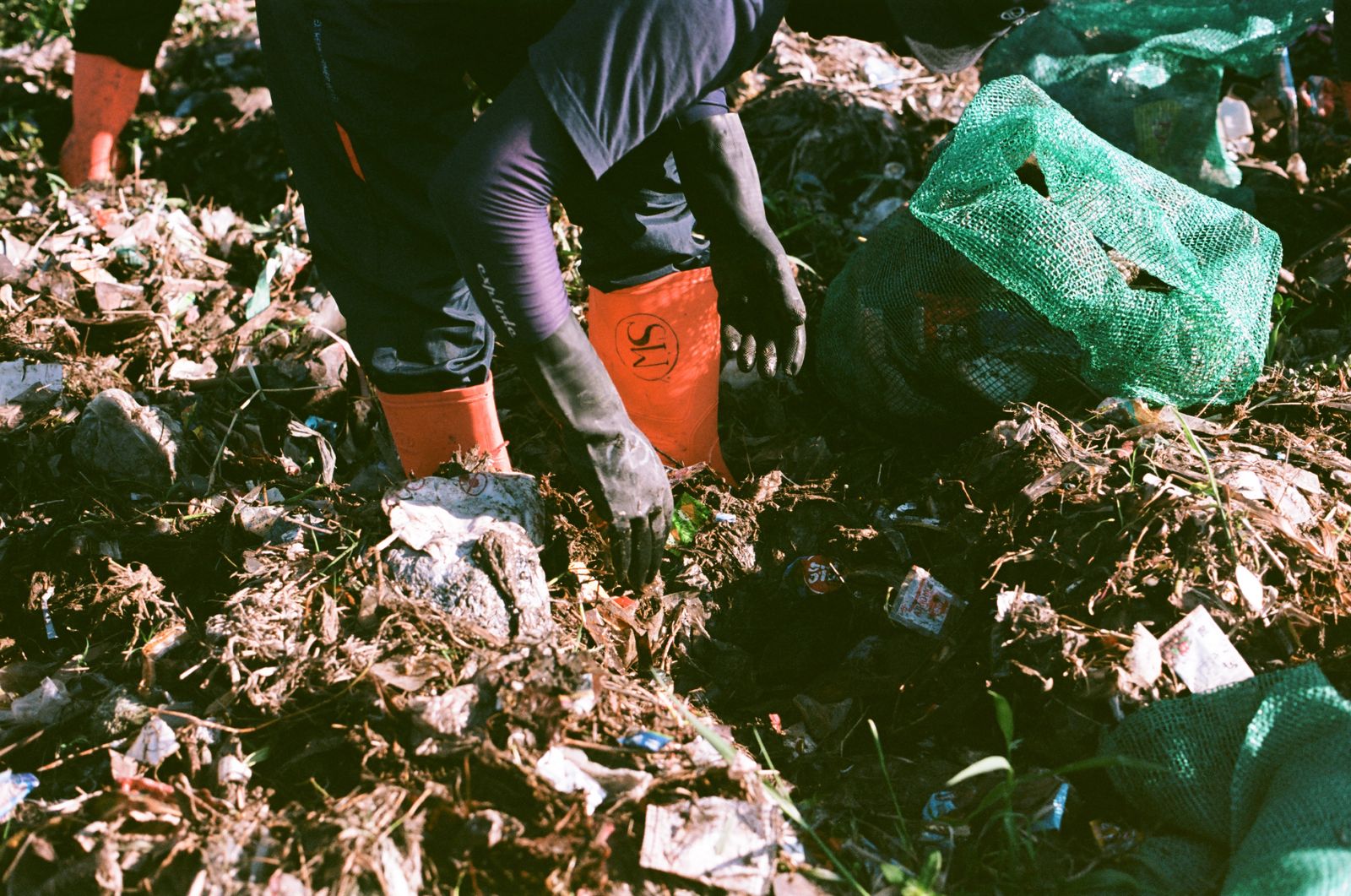© Paola De Gregorio - Image from the Plastic Reimagined. Art, Waste, and the Struggle for Balance in Indonesia photography project
