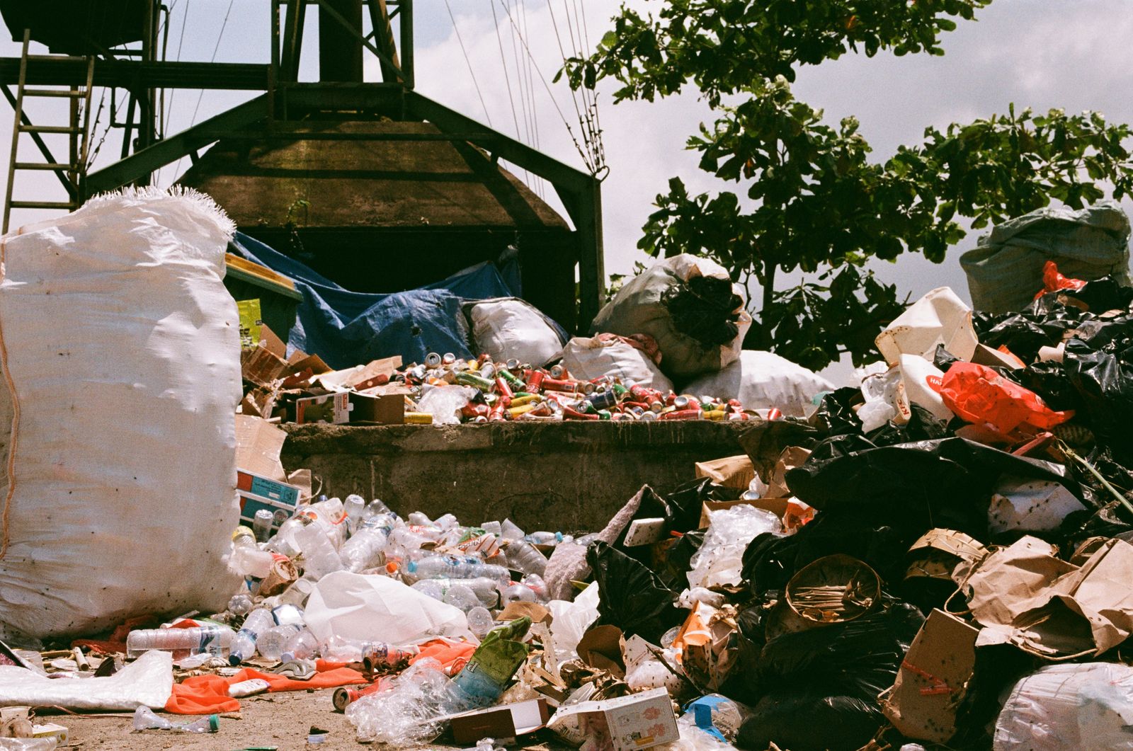 © Paola De Gregorio - Image from the Plastic Reimagined. Art, Waste, and the Struggle for Balance in Indonesia photography project