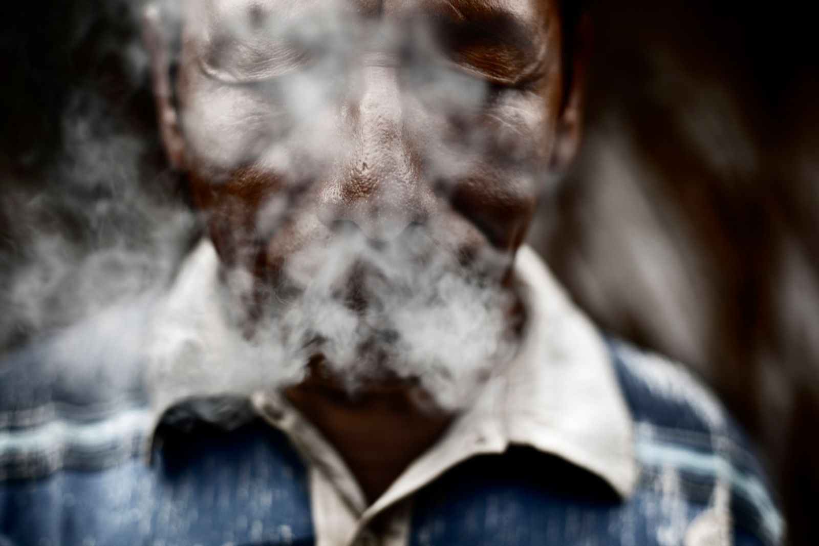 © Alvaro Laiz - Wisiratu or shaman invocating the ancient spirits of jebus through tobacco´s smoke.