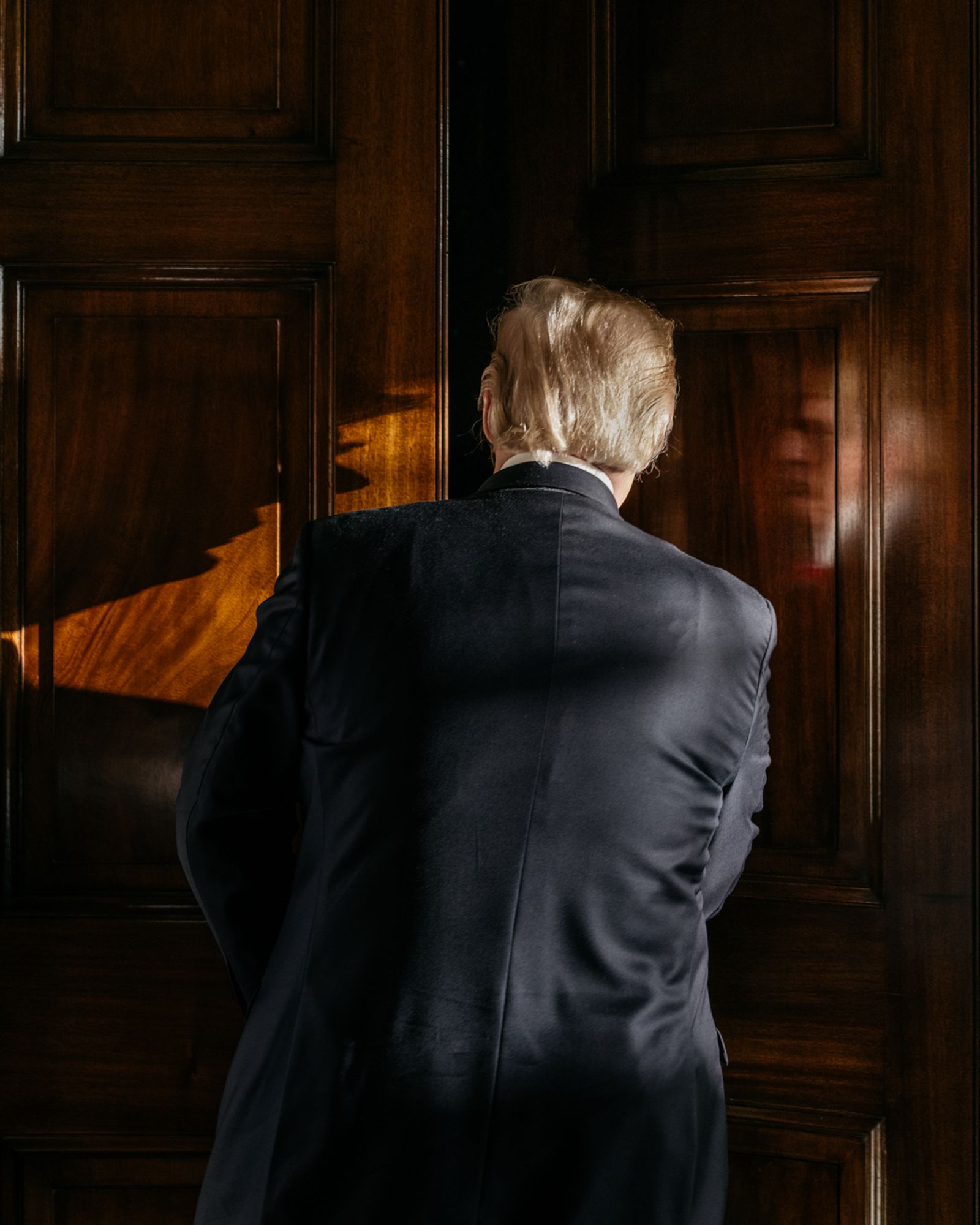 © Benjamin Rasmussen - President Donald Trump enters his private living room. White House Executive Residence, Washington, DC
