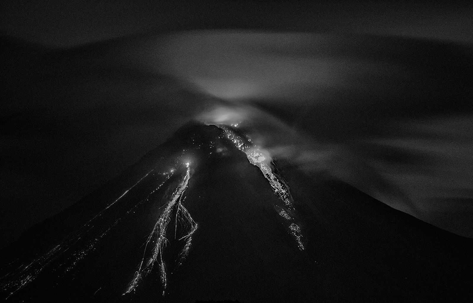 © Héctor Guerrero, from the series, Walking on the Smoke Route