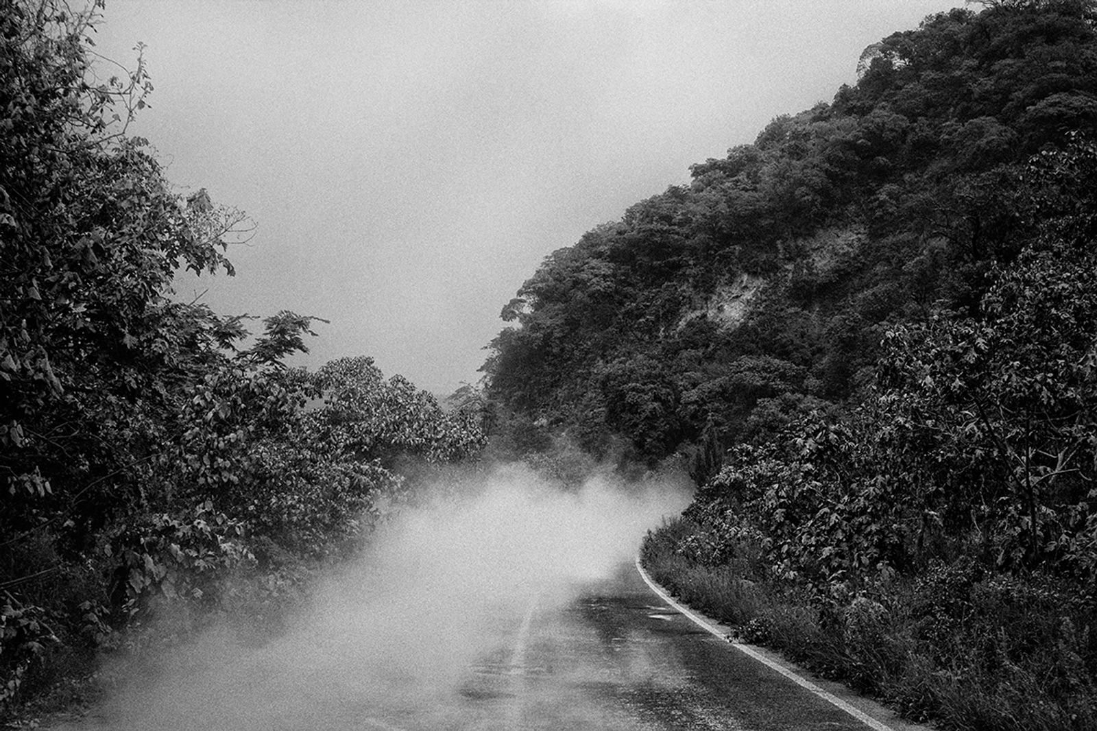 © Héctor Guerrero, from the series, Walking on the Smoke Route