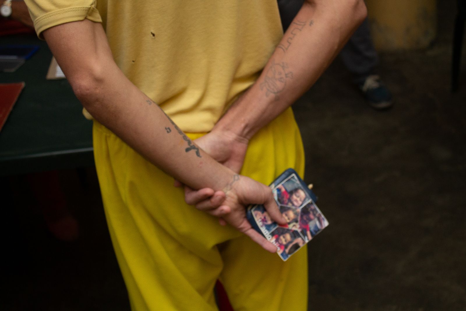 © anthonycamargo7 - I love you, son - Sucre Judicial Detention Center, Sucre. 2020. Person being released with a photograph of his son.