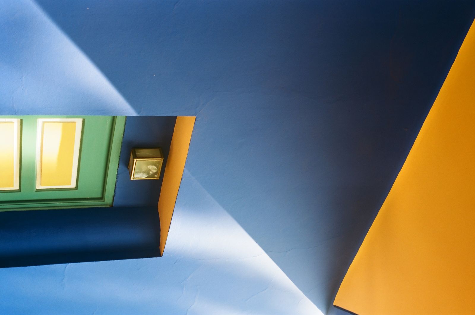 © gigi - blue door