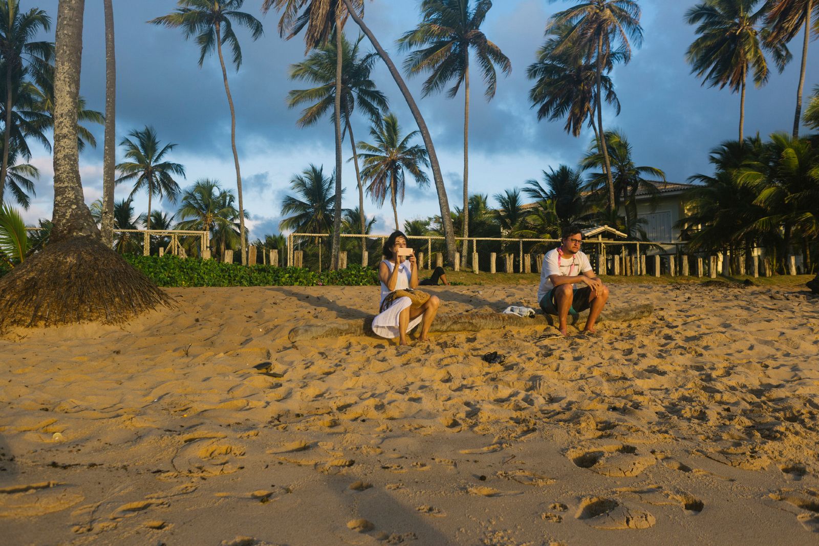 © Gabriel Carpes - My mother and brother-in-law watch the sunrise