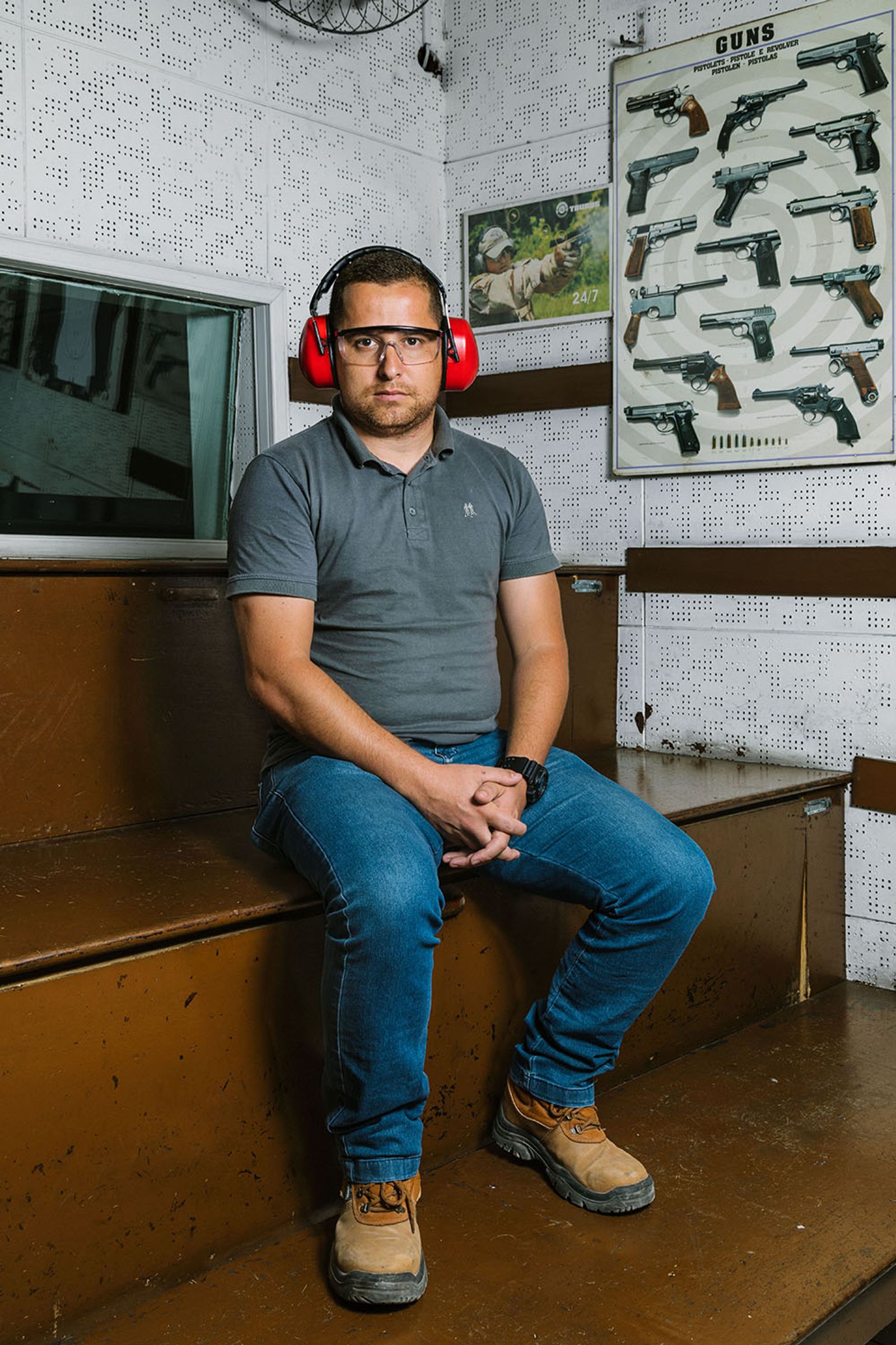 © Gabriel Carpes - Sérgio, former Workers Party supporter at a local Gun Range