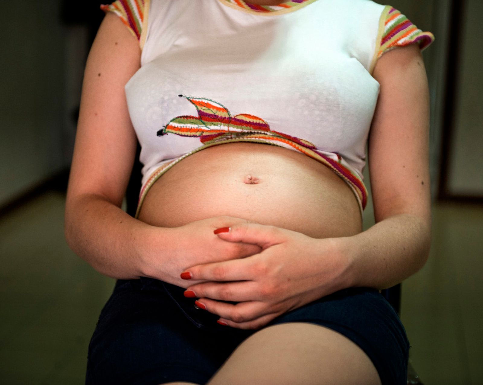 © Stephanie Gengotti - Naples, Italy 2010 / 2011. A pregnant teenage mum. © Stephanie Gengotti/MoST