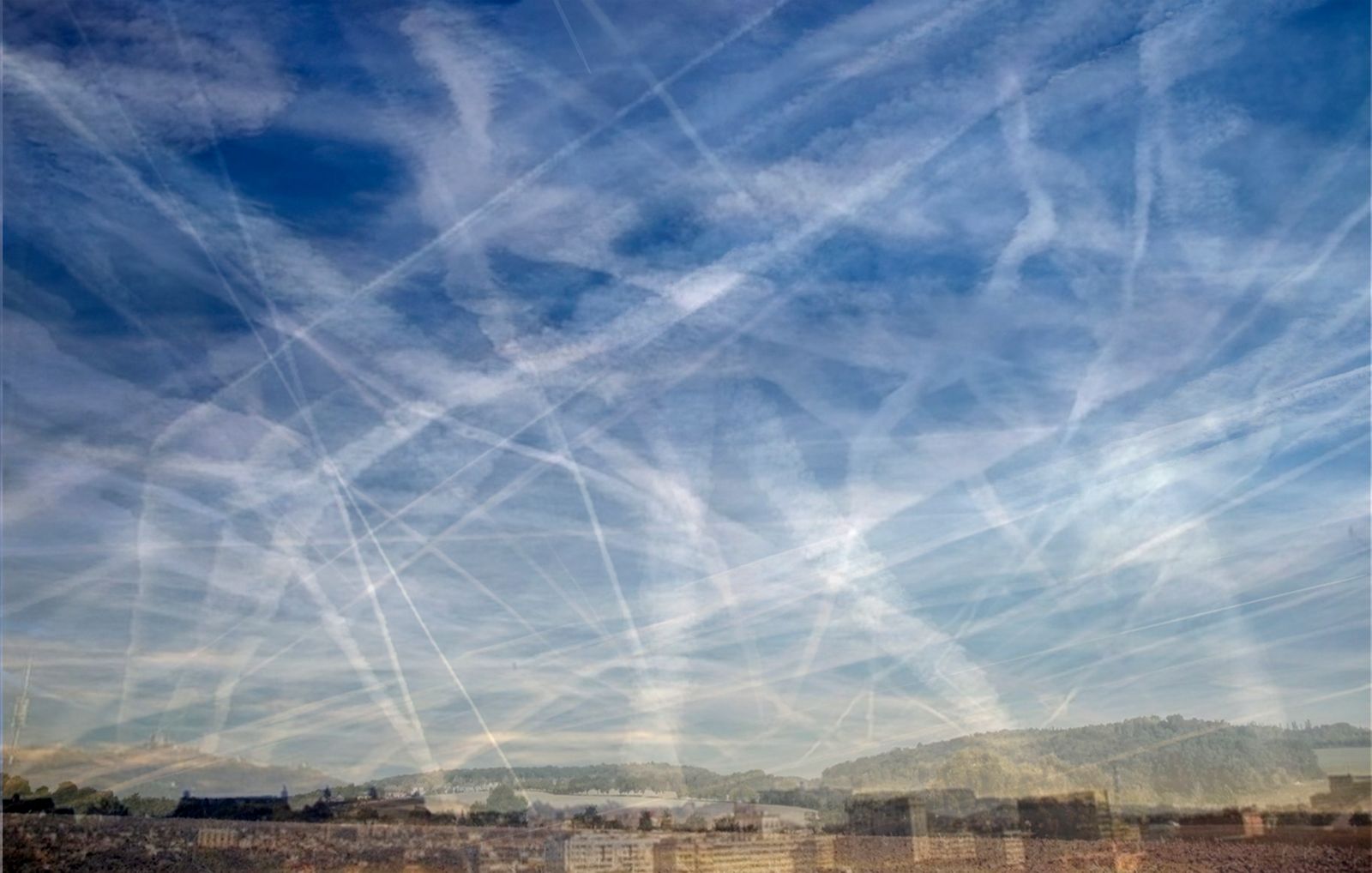 © Florence Iff - airplanes, contrails, contaminated air