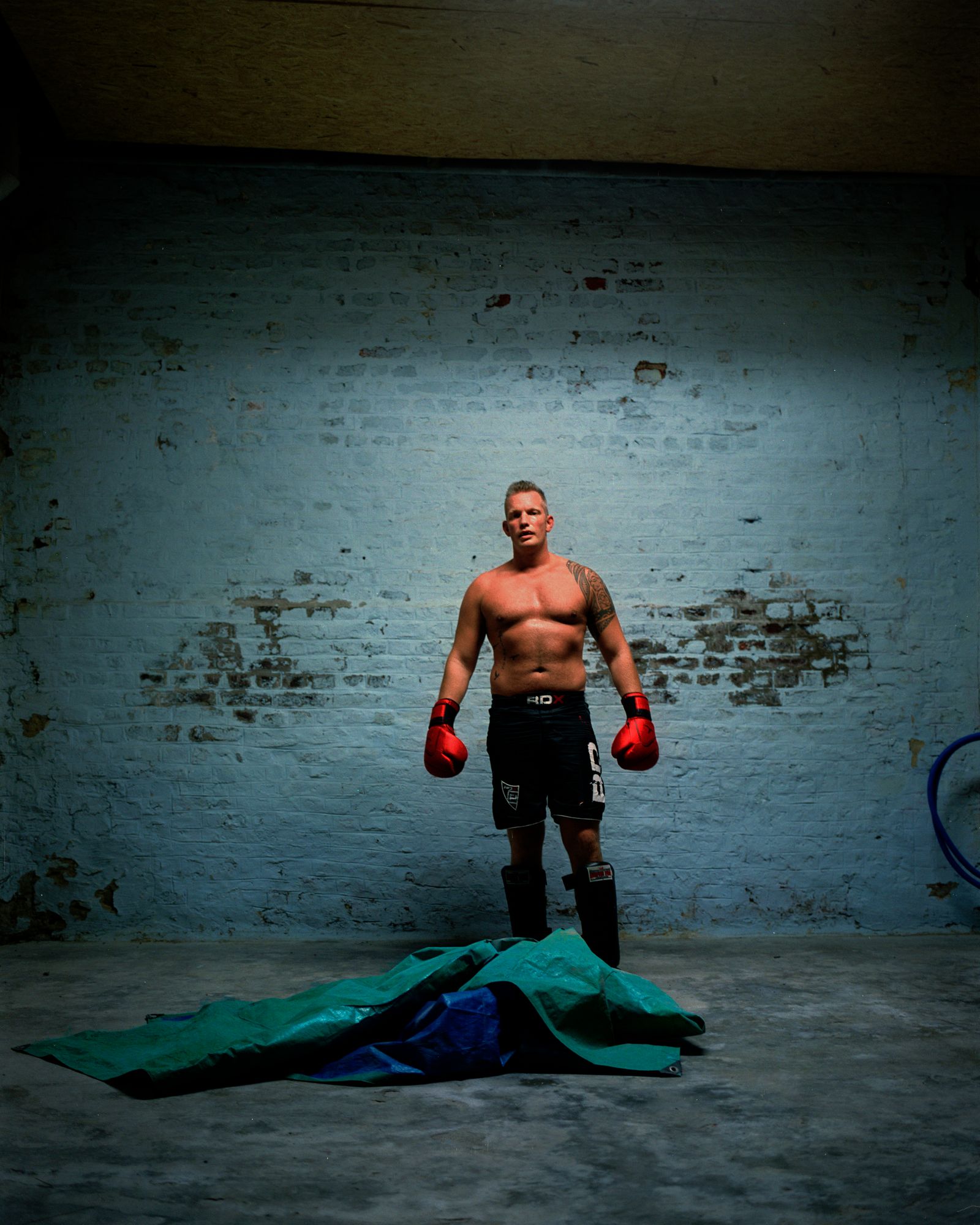 © Giovanni Troilo - In this gym many youngsters practise kick boxing.