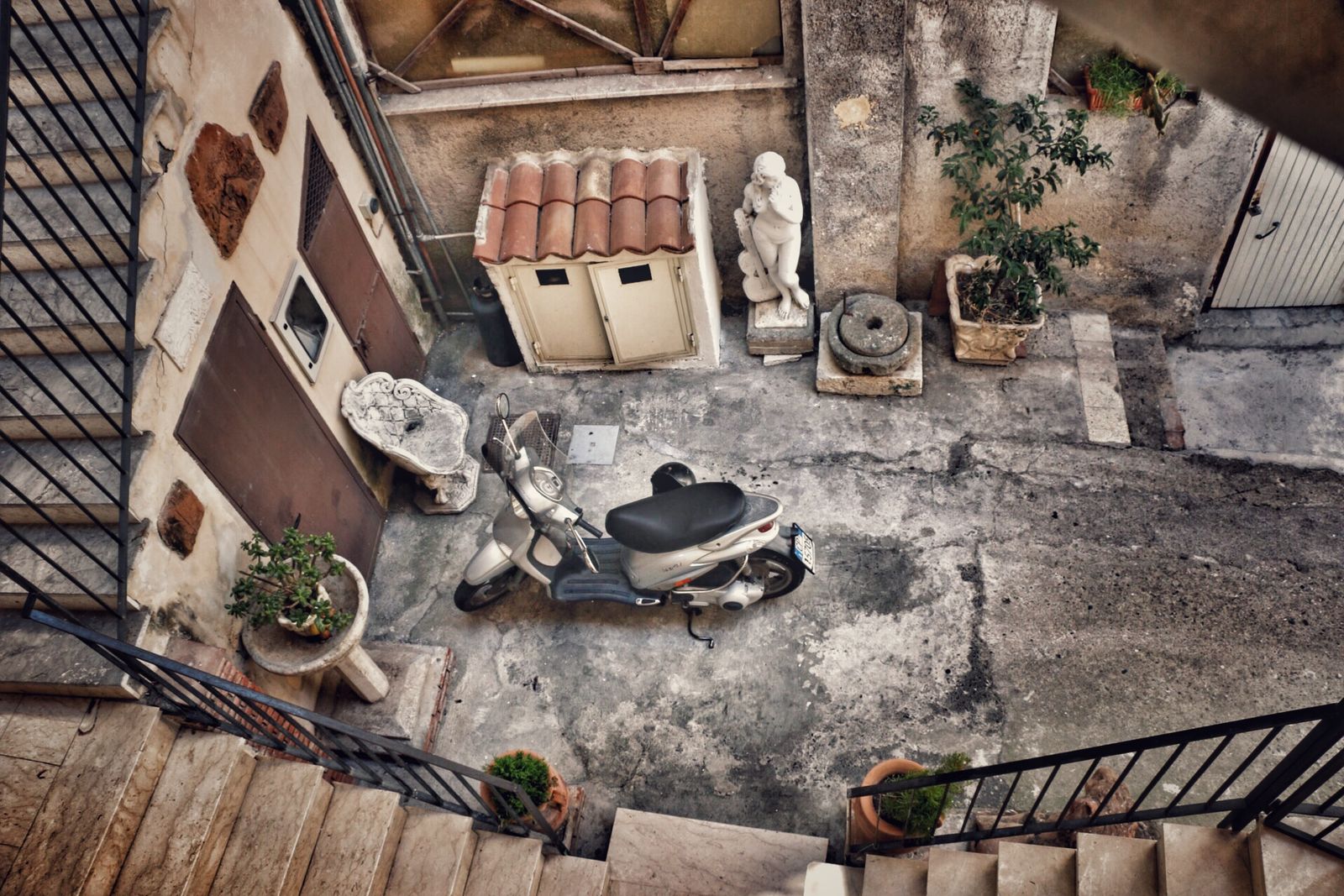 © Iffat Nawaz - Everyone had left the courtyard yet no one did. Taormina, Italy