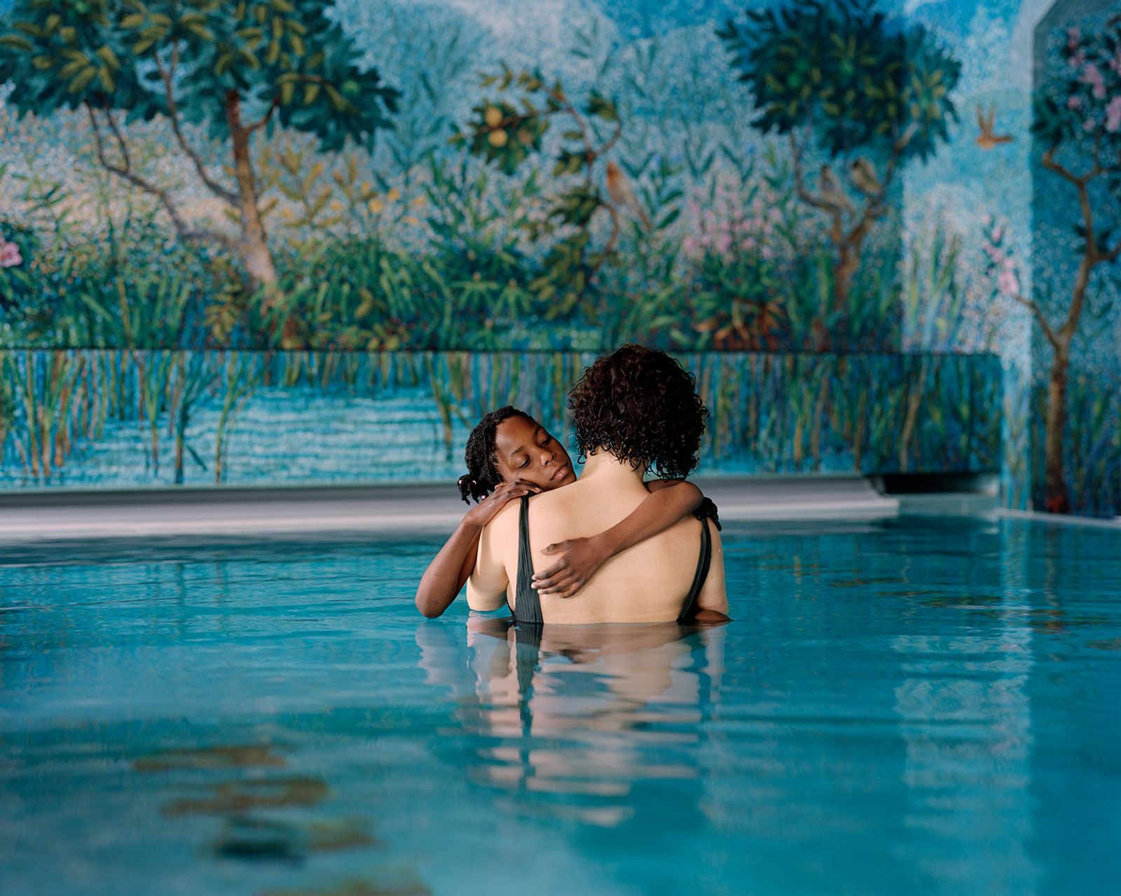 © Erica Nyholm - A Mother and a Daughter in a pool, 2018, Pigment ink print on dipond, Framed, 80 x 100 cm, Ed. 6 + 2 AP
