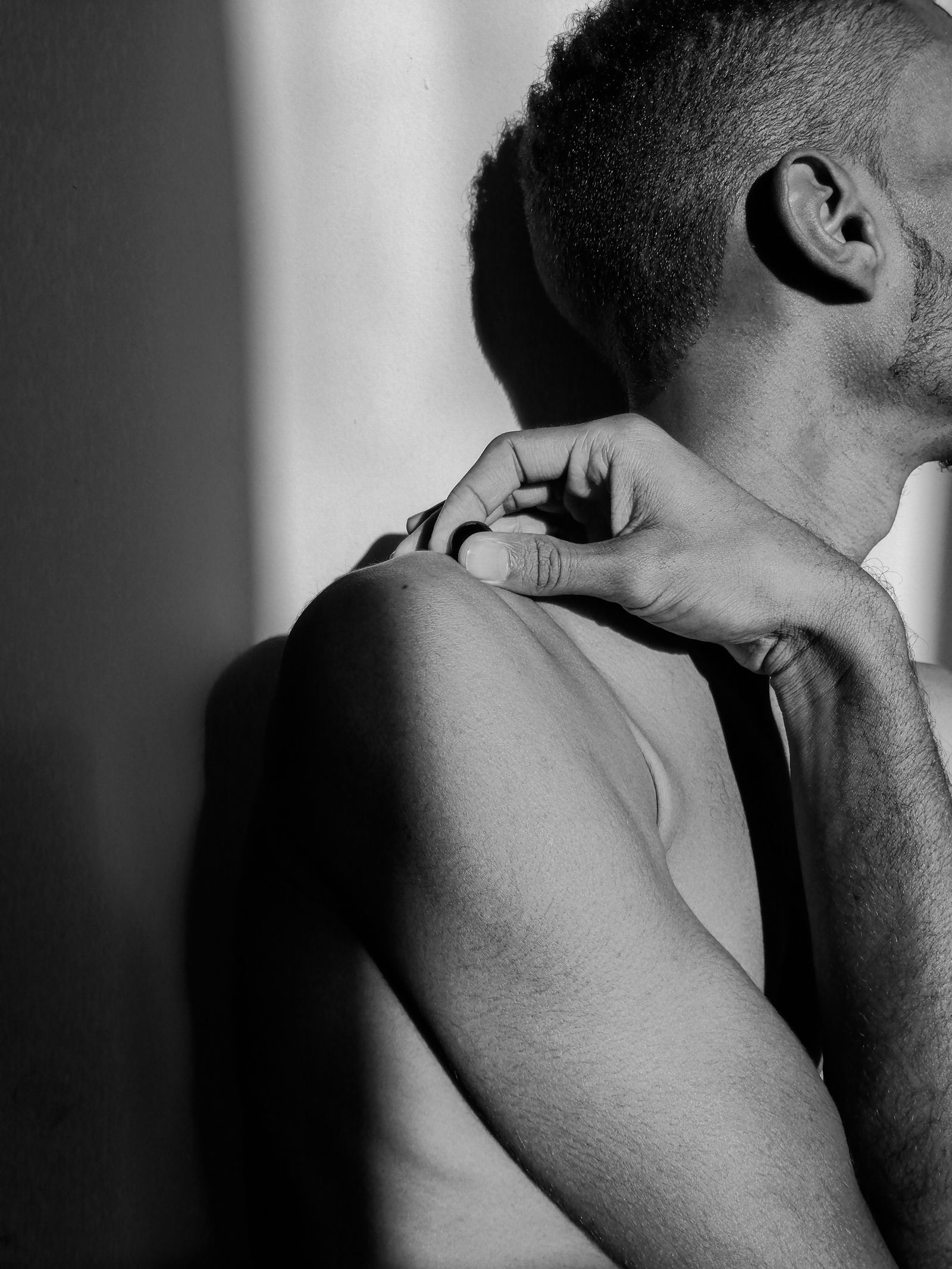 © Hashim Nasr - Image from the HOLDING ON MYSELF photography project