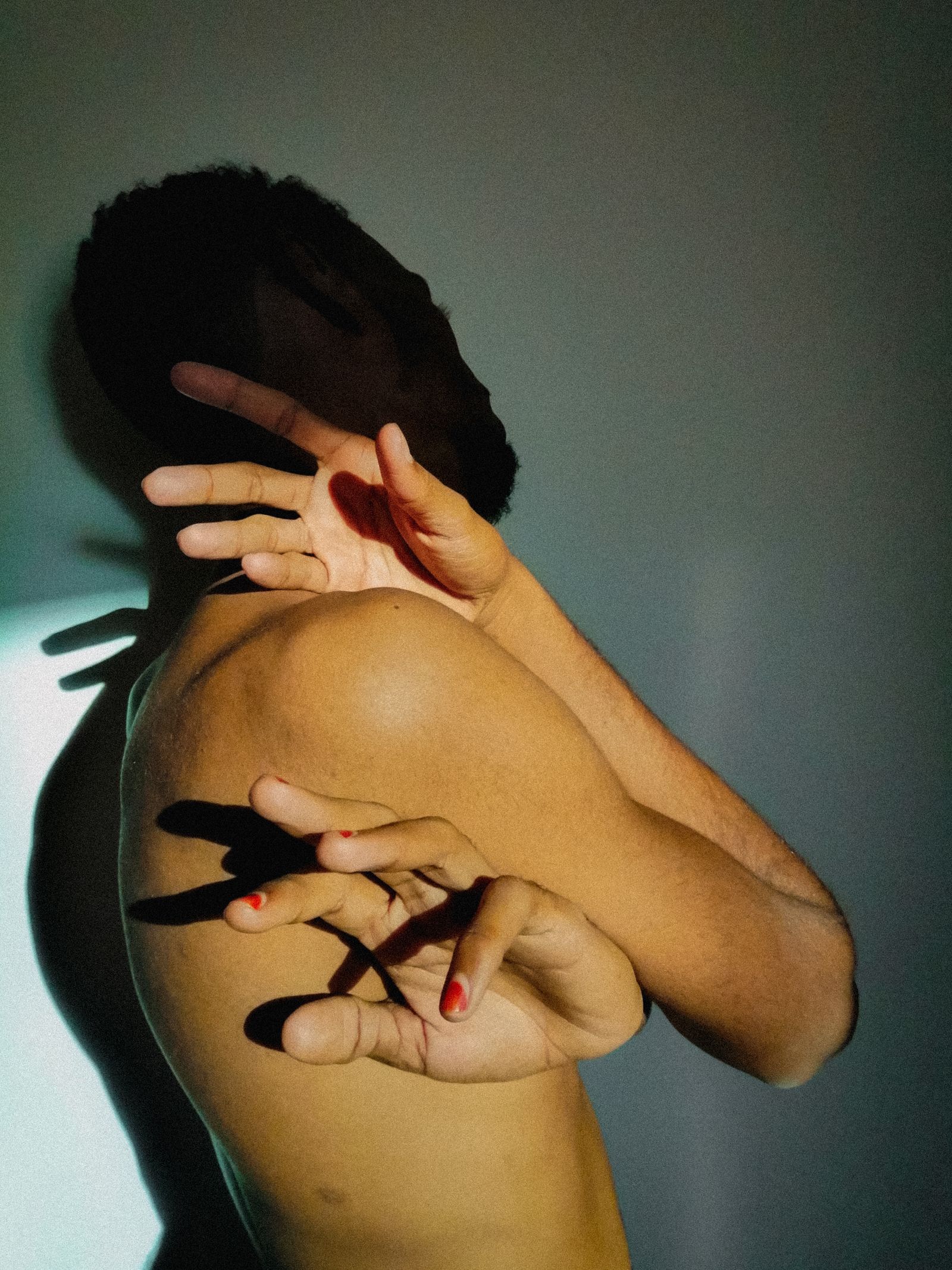 © Hashim Nasr - Image from the HOLDING ON MYSELF photography project