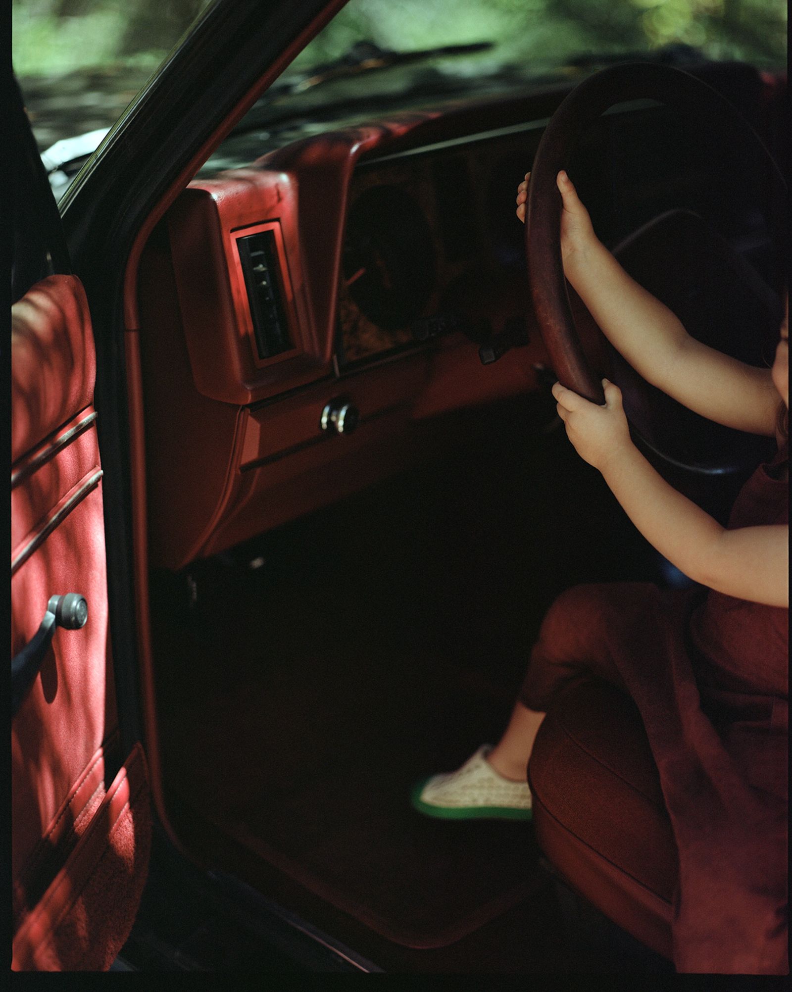 © Madeleine Morlet - Oona And The Red Car (Los Angeles)