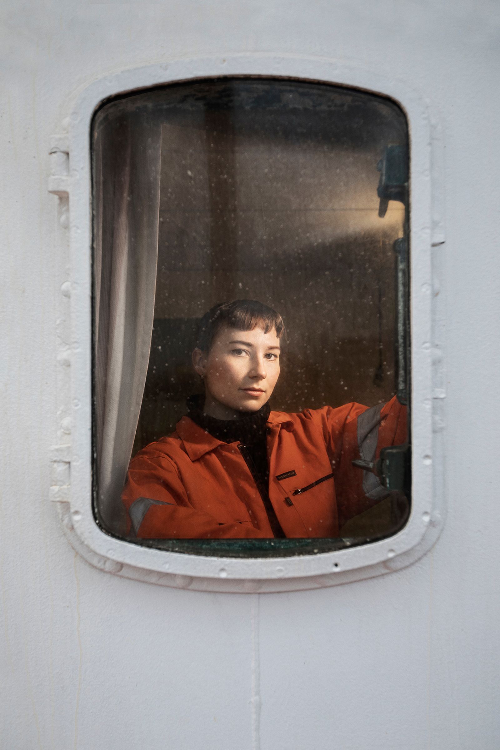 © Nina Varumo - Image from the Women at Sea - breaking waves photography project