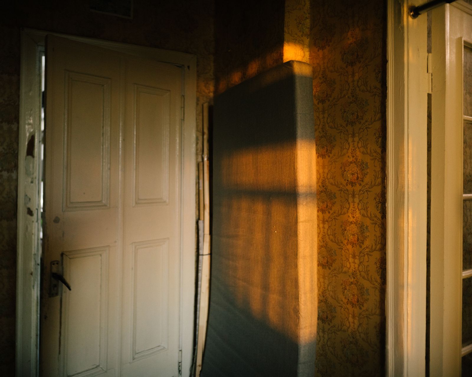© Polina Rukavichkina - Image from the I Will Rip Your Heart Out photography project