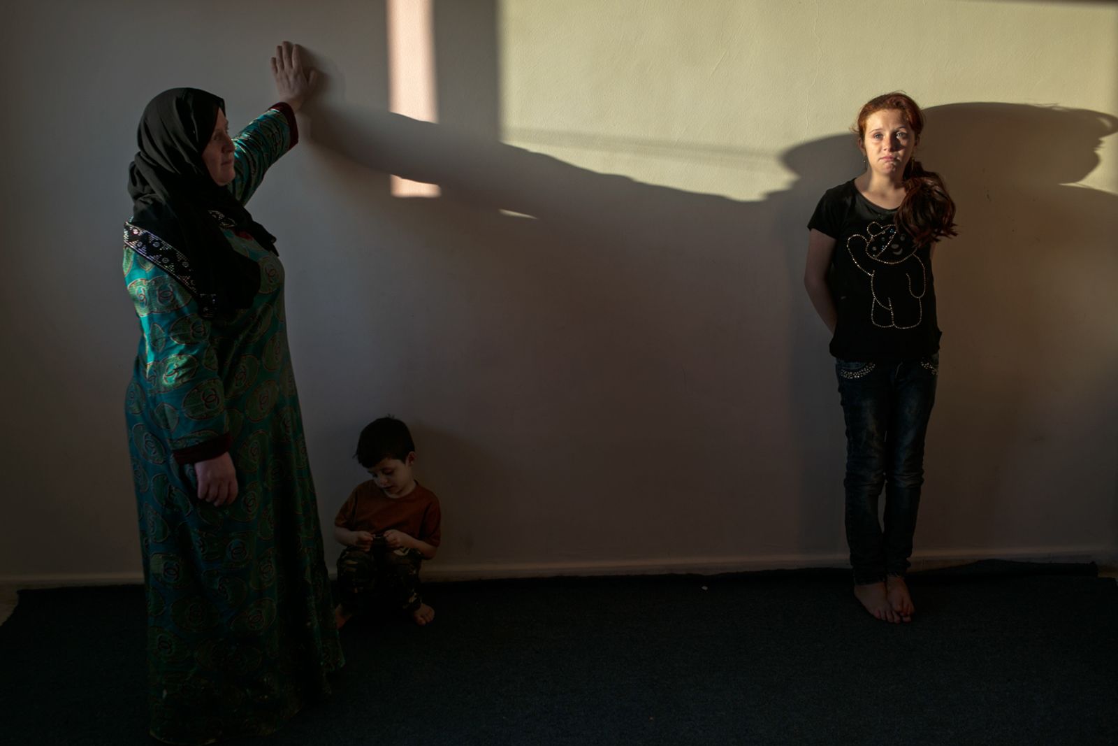 © Tanya Habjouqa - Syrian refugees in Jordan. A grandmother looks over her grandchildren. The girl lost her father.