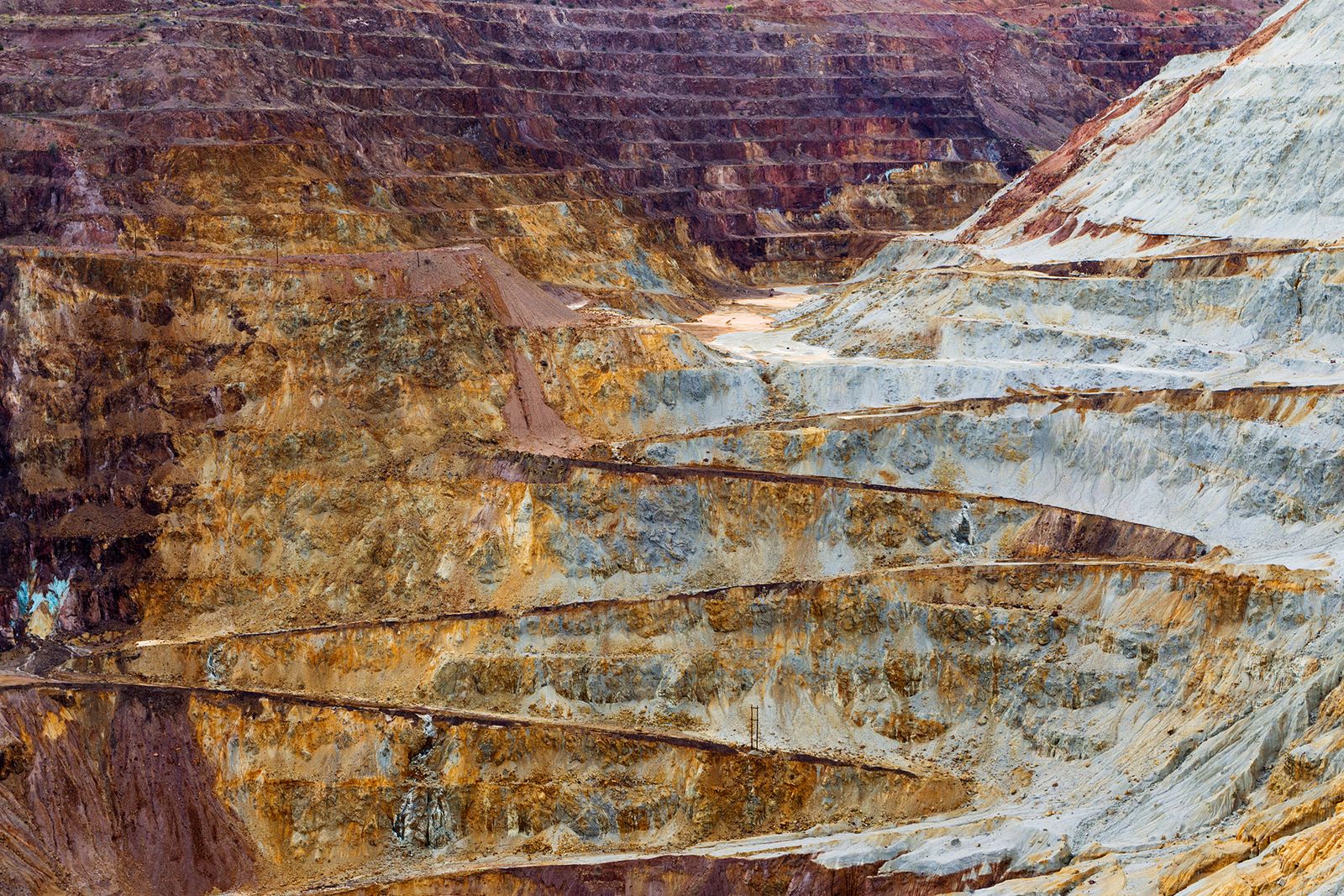 © David Gardner - Lavender Pit Mine, Bisbee AZ. Study #8 (31,25.8500N 109,53.7061W)