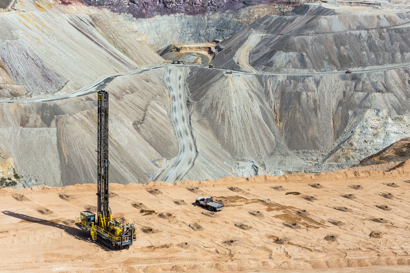© David Gardner - Asarco Pit Mine. Green Valley, AZ. Study #2 (31,58.4538N 111,4.1044W)