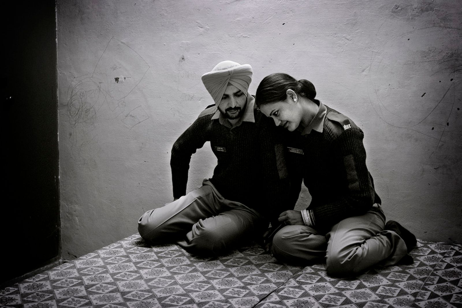 © Poulomi Basu - A newly married couple. They fell in love in the border. They meet twice a month in a small room. Fatehpur 2013