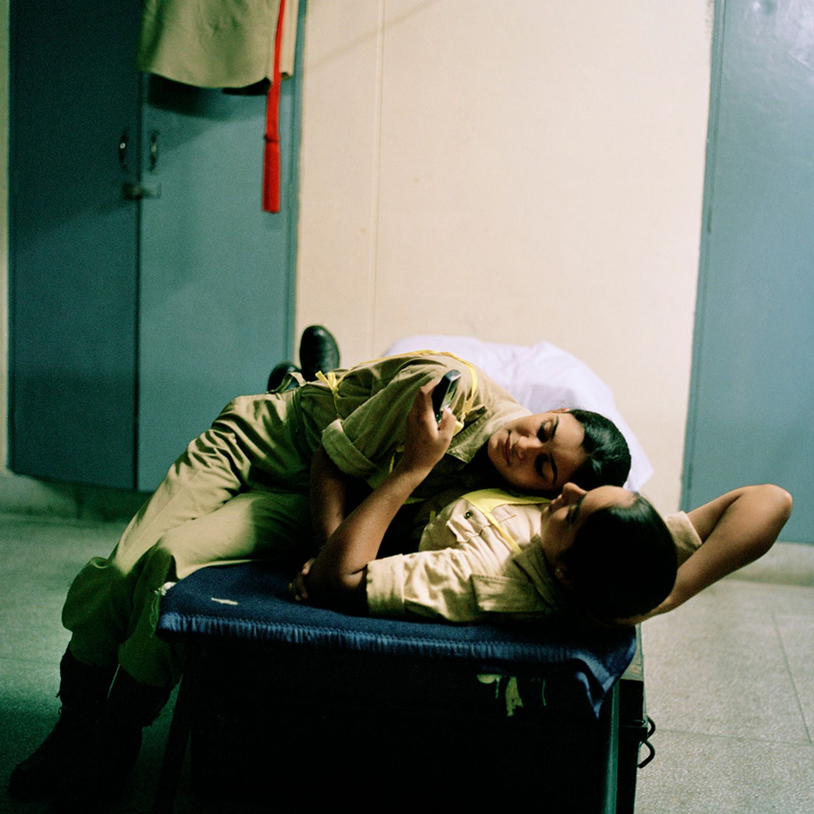 © Poulomi Basu - Sona Singh and Kamal Dar of the Border Security Armed Force in their barracks, Kharkan, Punjab, July 2009.