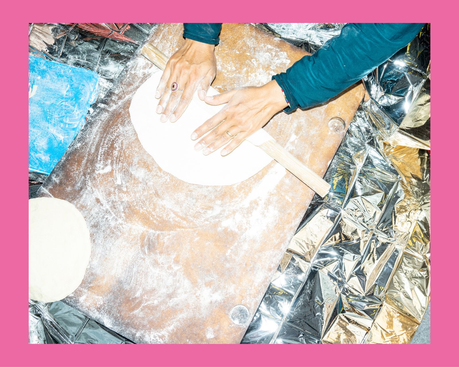 © Charlotte Schmitz - A women making food at home, using an emergency blanket as a cover for the floor.