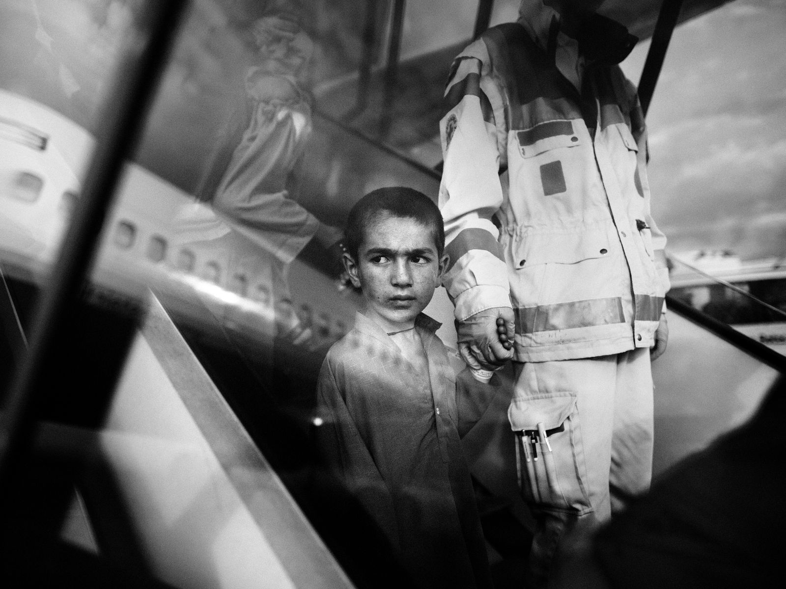 © Toby Binder - Children from Afghanistan arriving at Duesseldorf Airport.