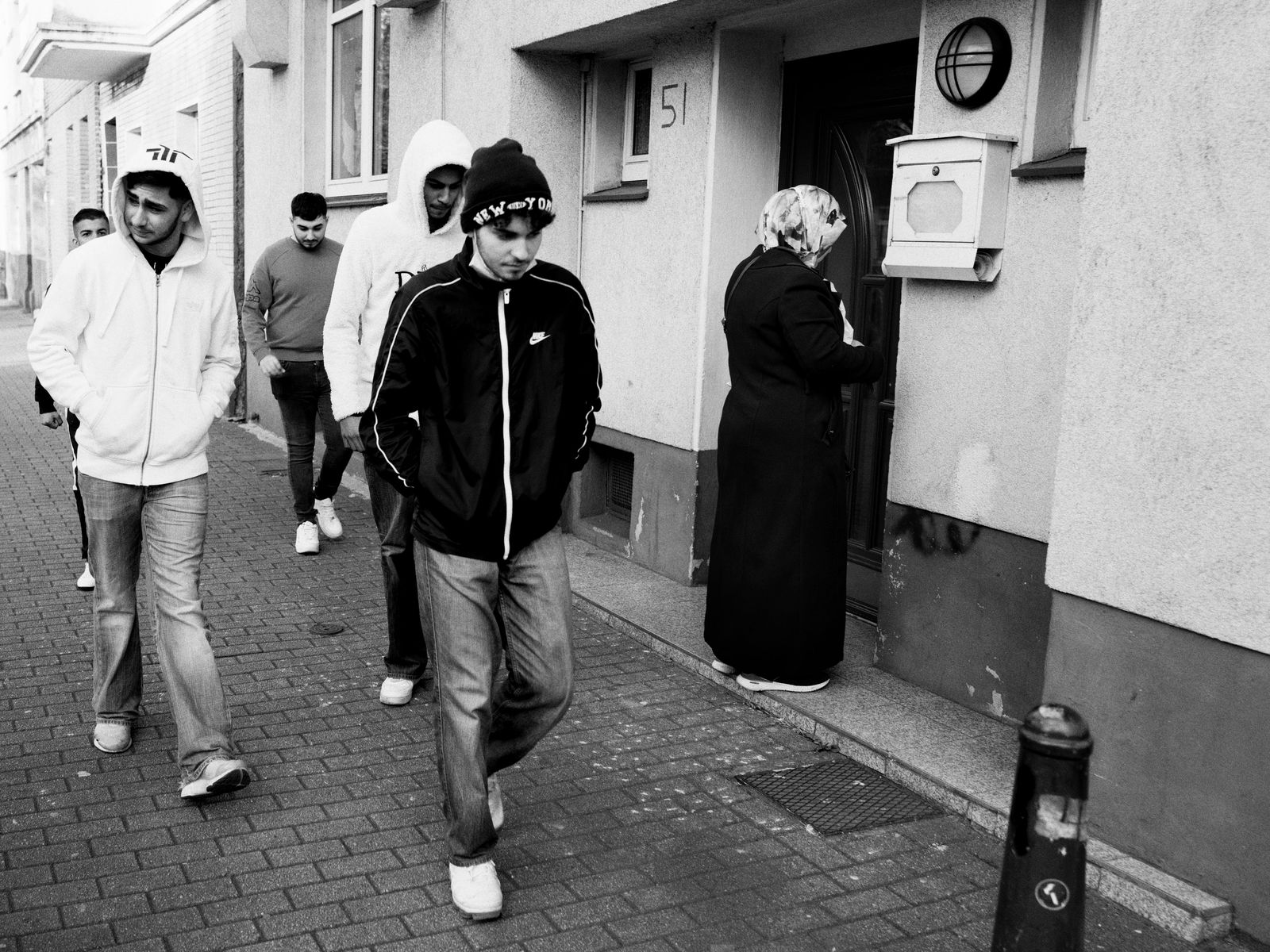 © Toby Binder - Mimo, Apo and Ensar walk through the neighbourhood, which is characterised by migration.