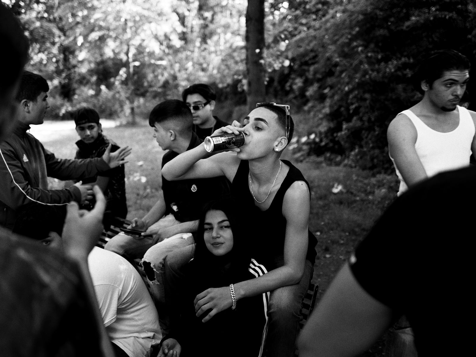 © Toby Binder - Stiv and his girlfriend meeting up with friends in the park.