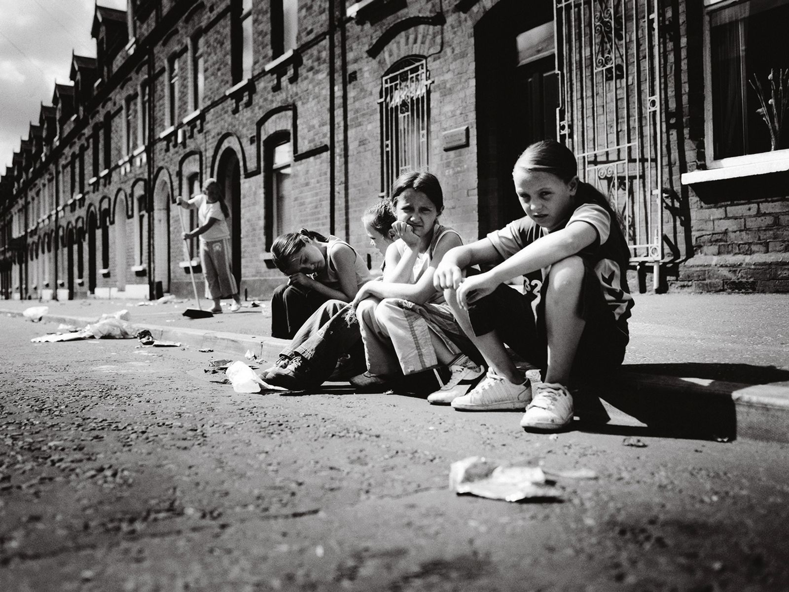 © Toby Binder - Belfast, Shankill. Girls group sitting on the sidewalk.