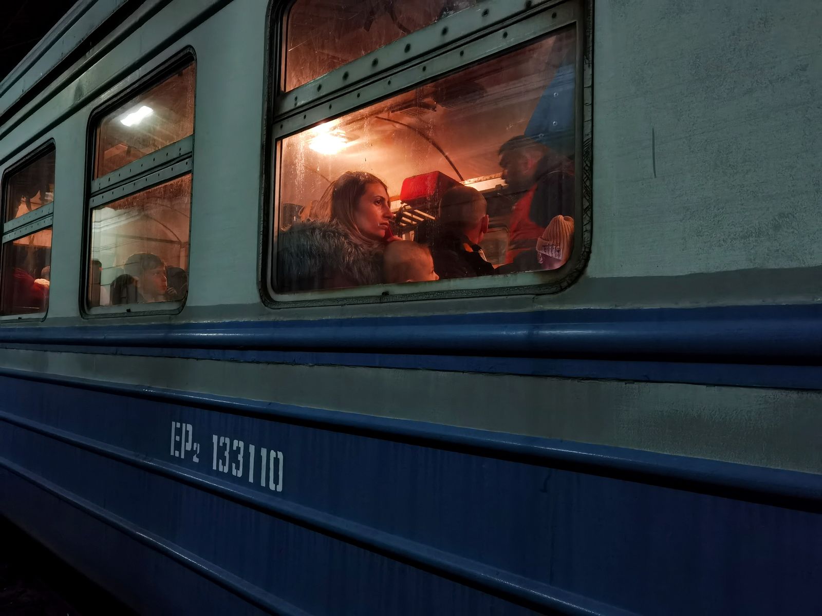 © Mateusz Sarello - Refugee woman with a child from eastern Ukraine in the train waiting at Lviv railway station. Lviv, Ukraine, March 2022
