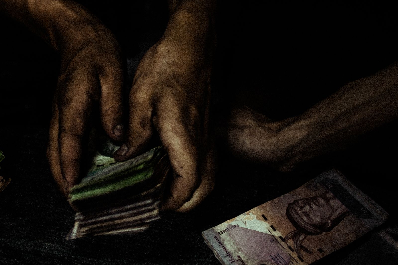 © Celine Croze - Man counting the money he just won at the cockfight. Caracas, Venezuela, 2015