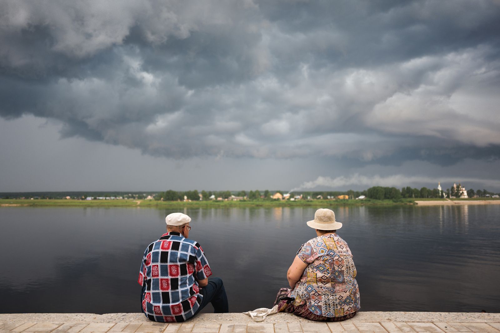 © Emil Gataullin - Elderly couple sitting on the embankment of Suhona River. Veliky Ustyug, Vologda region, Russia, 2017.