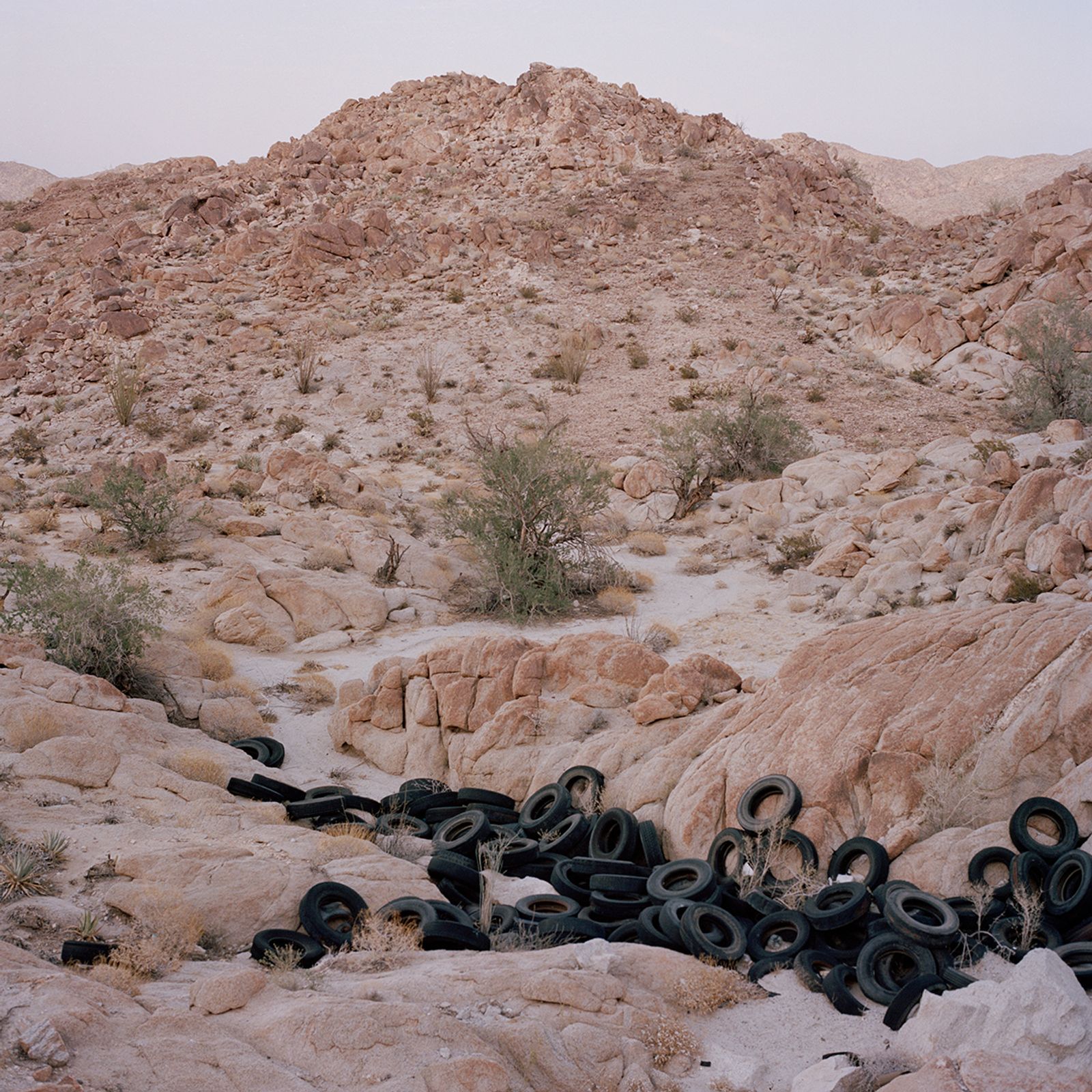 © Jordi Ruiz Cirera - Dumped tires in La Rumorosa mountain range, between Mexicali and Tijuana