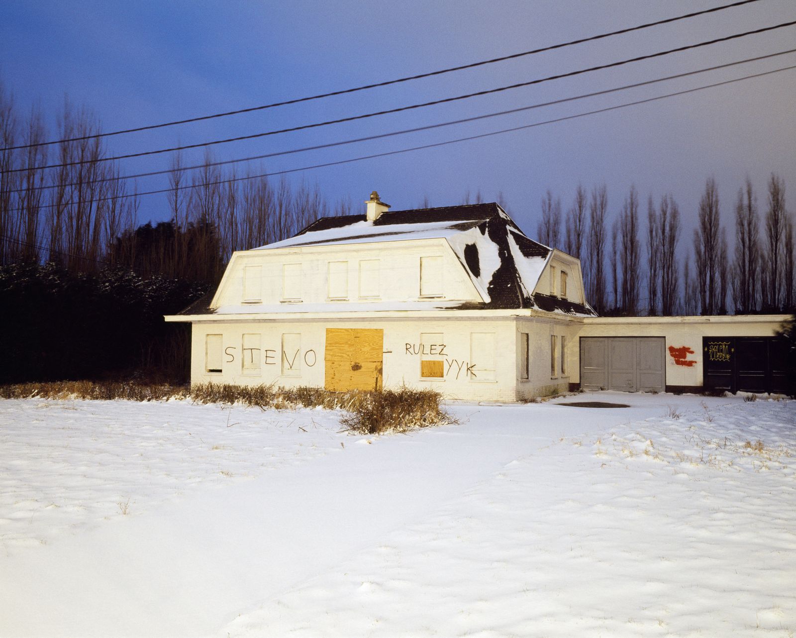 © Isabelle Pateer - Abandoned villa in the village of Doel