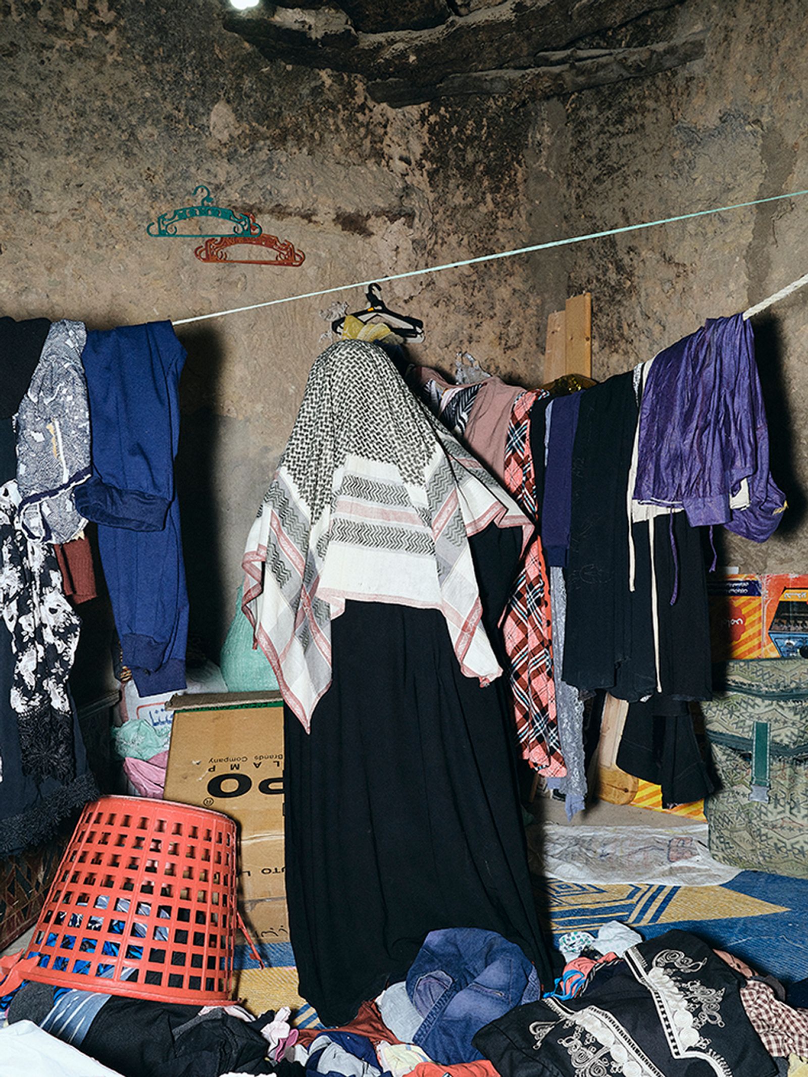 © Nathalie Mohadjer - Fatima in her dressing room