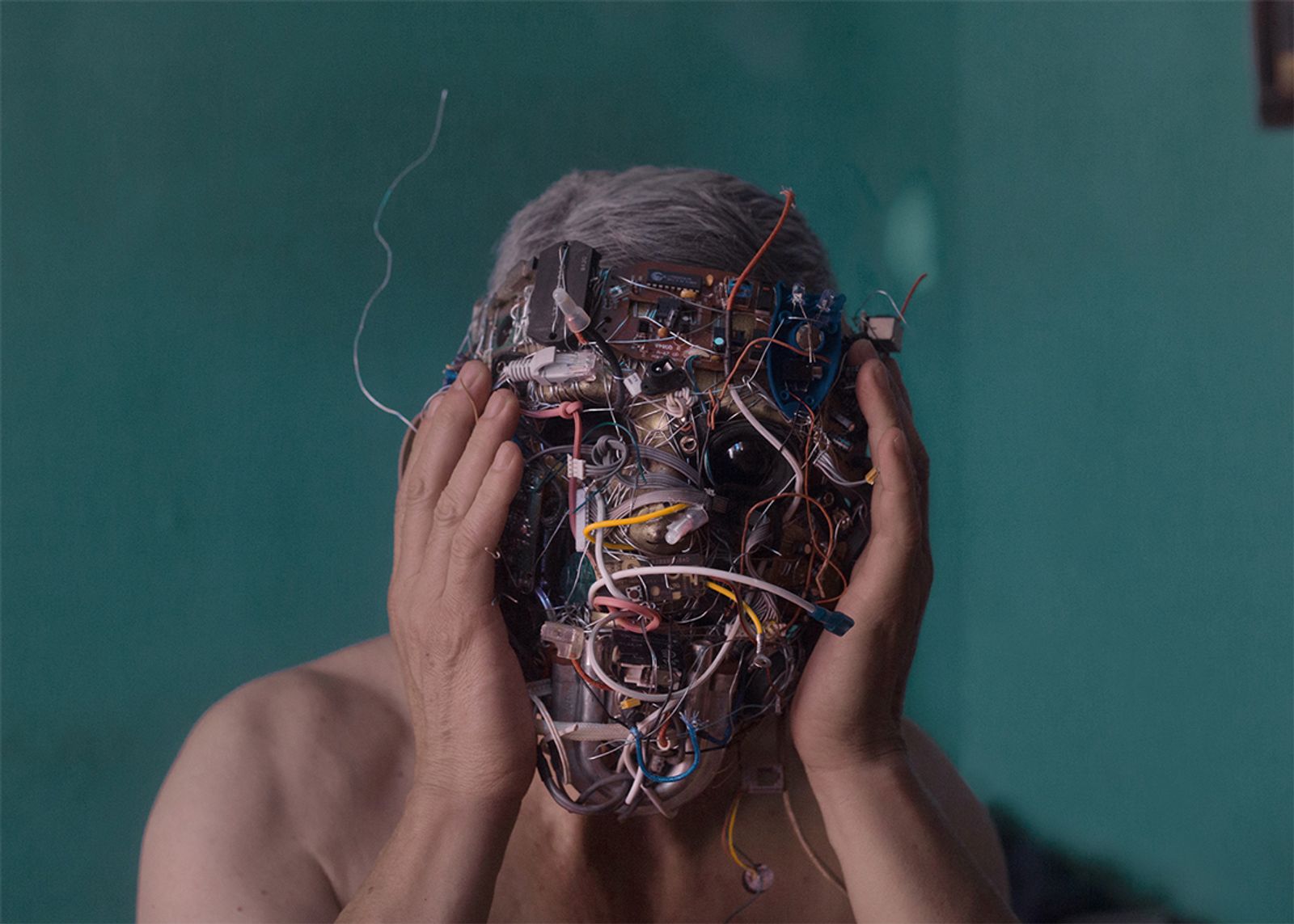 © Denis Serrano - Edmundo plays with the mask made of electronic trash that we collected for weeks.