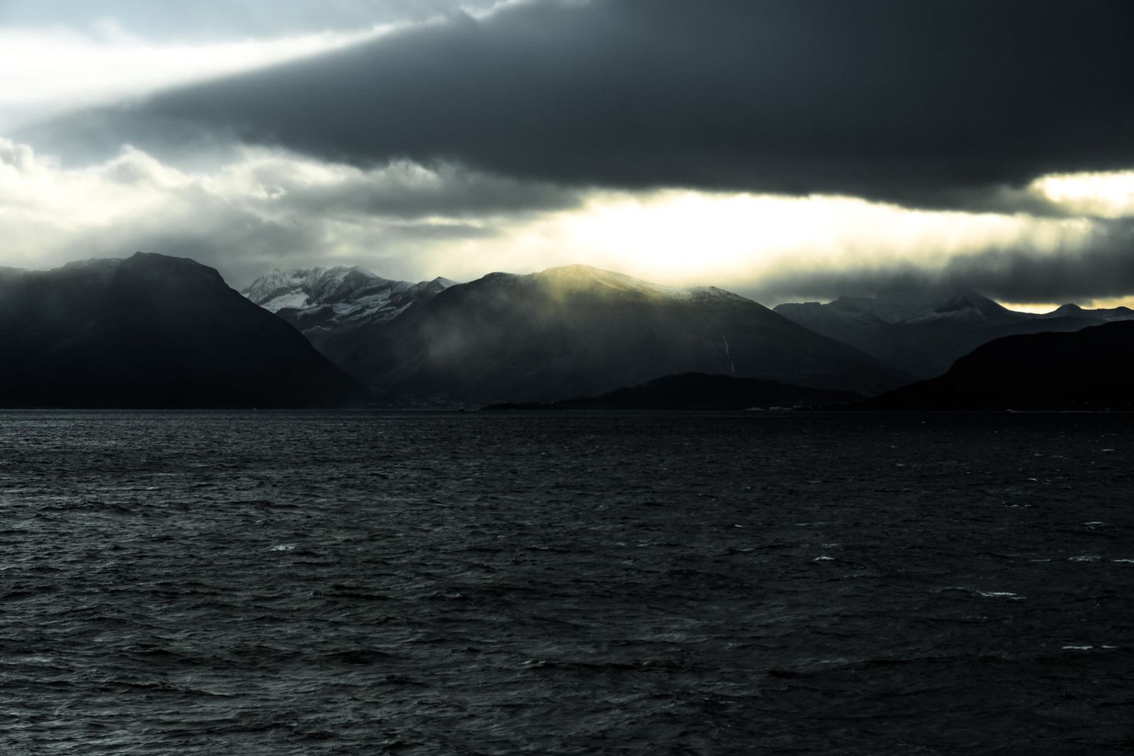 © Michele Palazzo - Image from the dark norway photography project