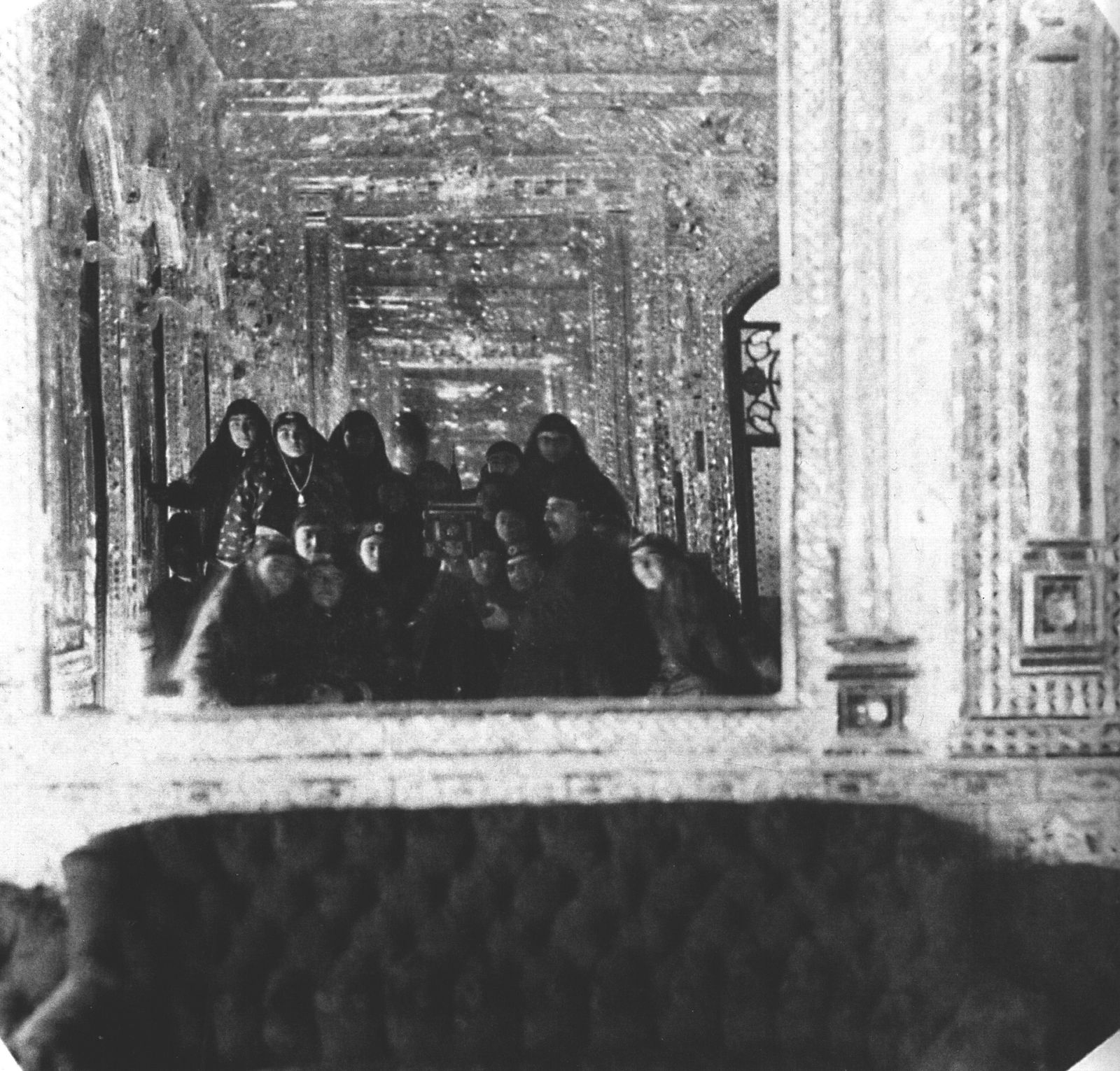 © Amak Mahmoodian - Mirror ,Naser al Din Shah, 1920, Golestan Archives, Tehran.