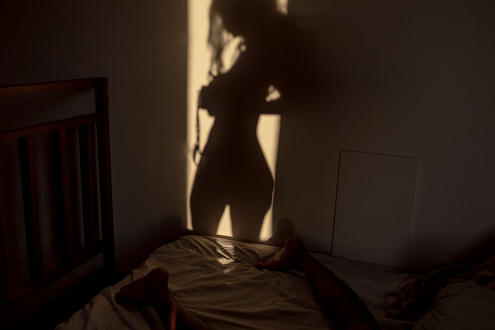 © Nyimas Laula - Morning dance with the shadow