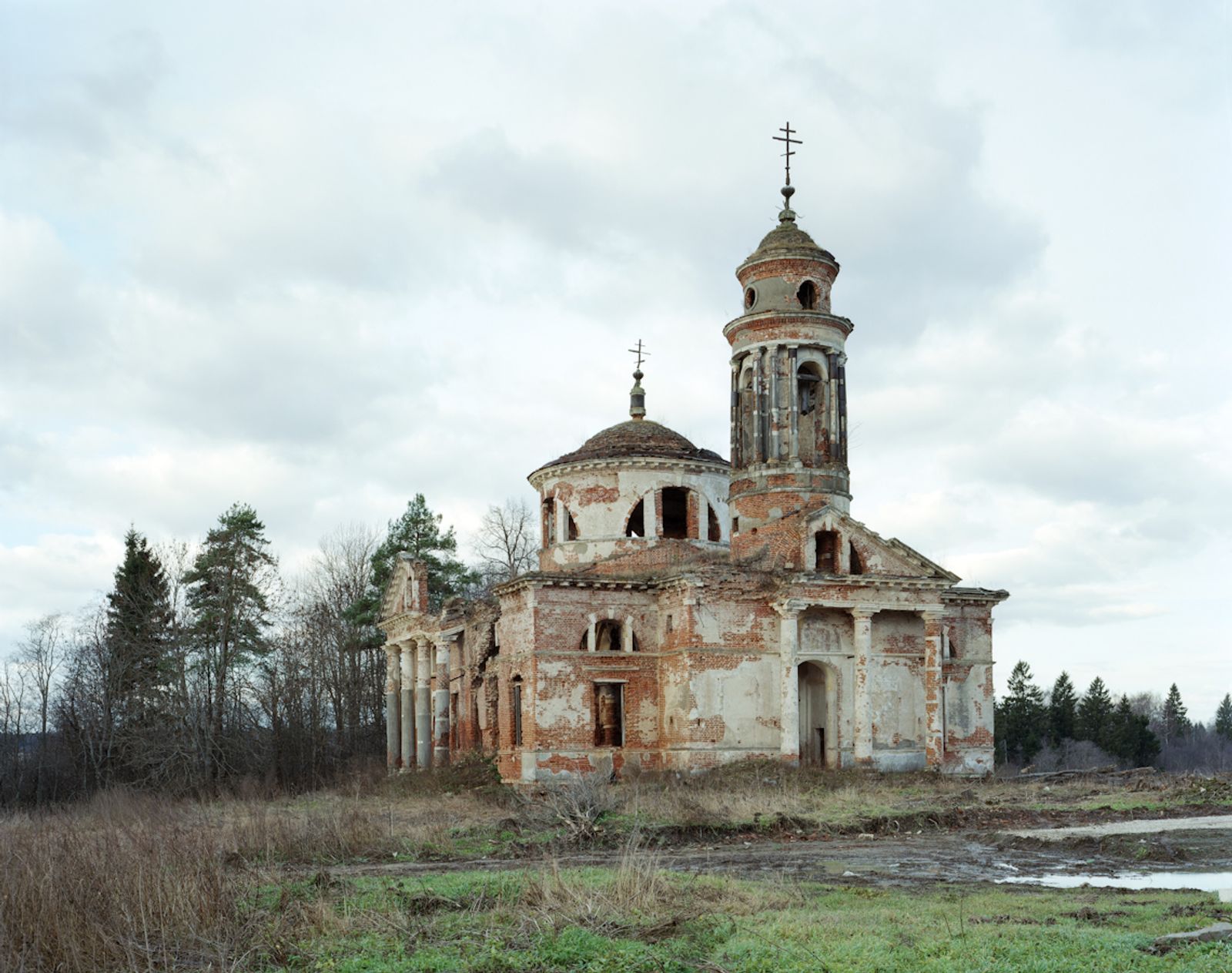 © Petr Antonov - Church of Our Lady of the Sign in the village of Teploe. The church was built in 1797 and closed in 1937.