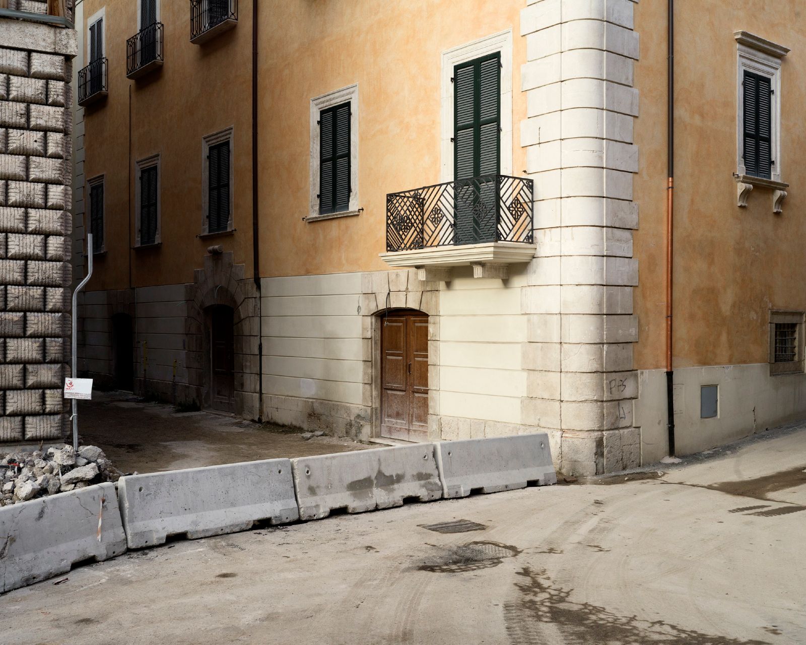 © Giovanni Cocco - Image from the DISPLACEMENT - NEW TOWN NO TOWN photography project