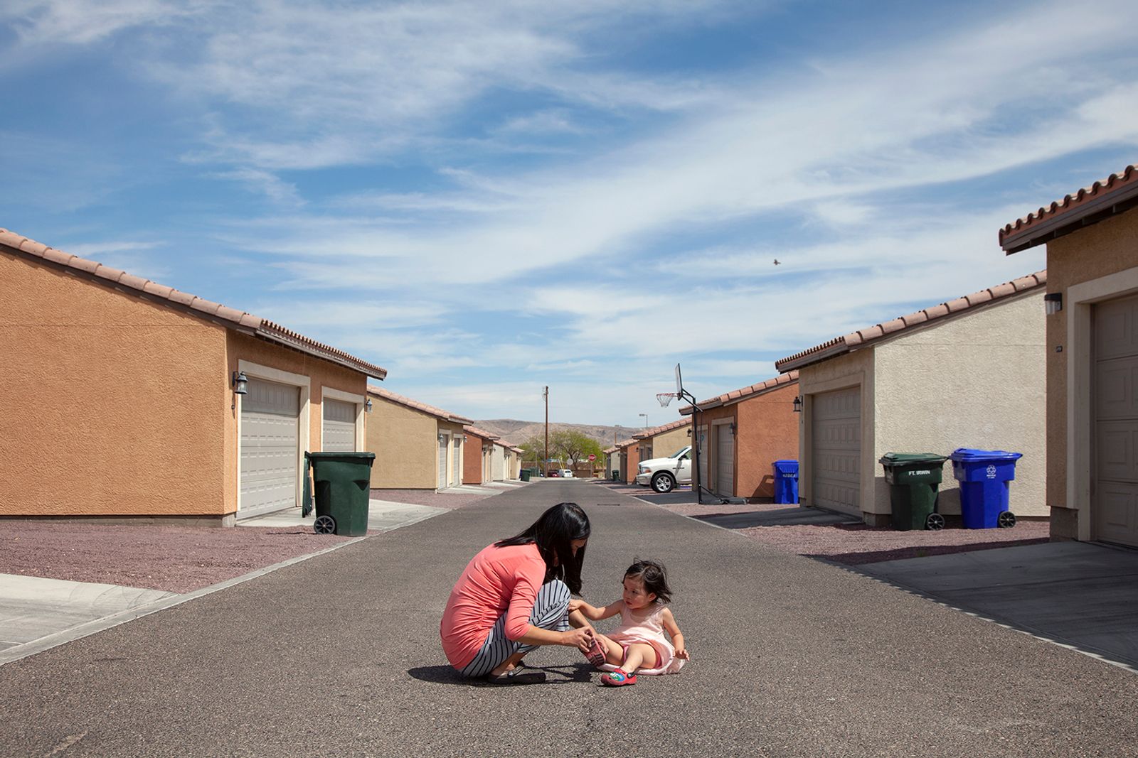 © Arin Yoon - Jiyeong Laue cares for her daughter, Serenity, behind their home in 2014 in Fort Irwin, California.