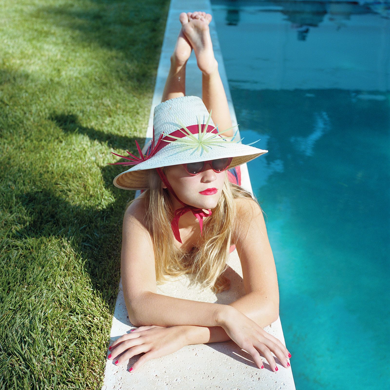 © Aline Smithson - Image from the Hollywood at Home photography project