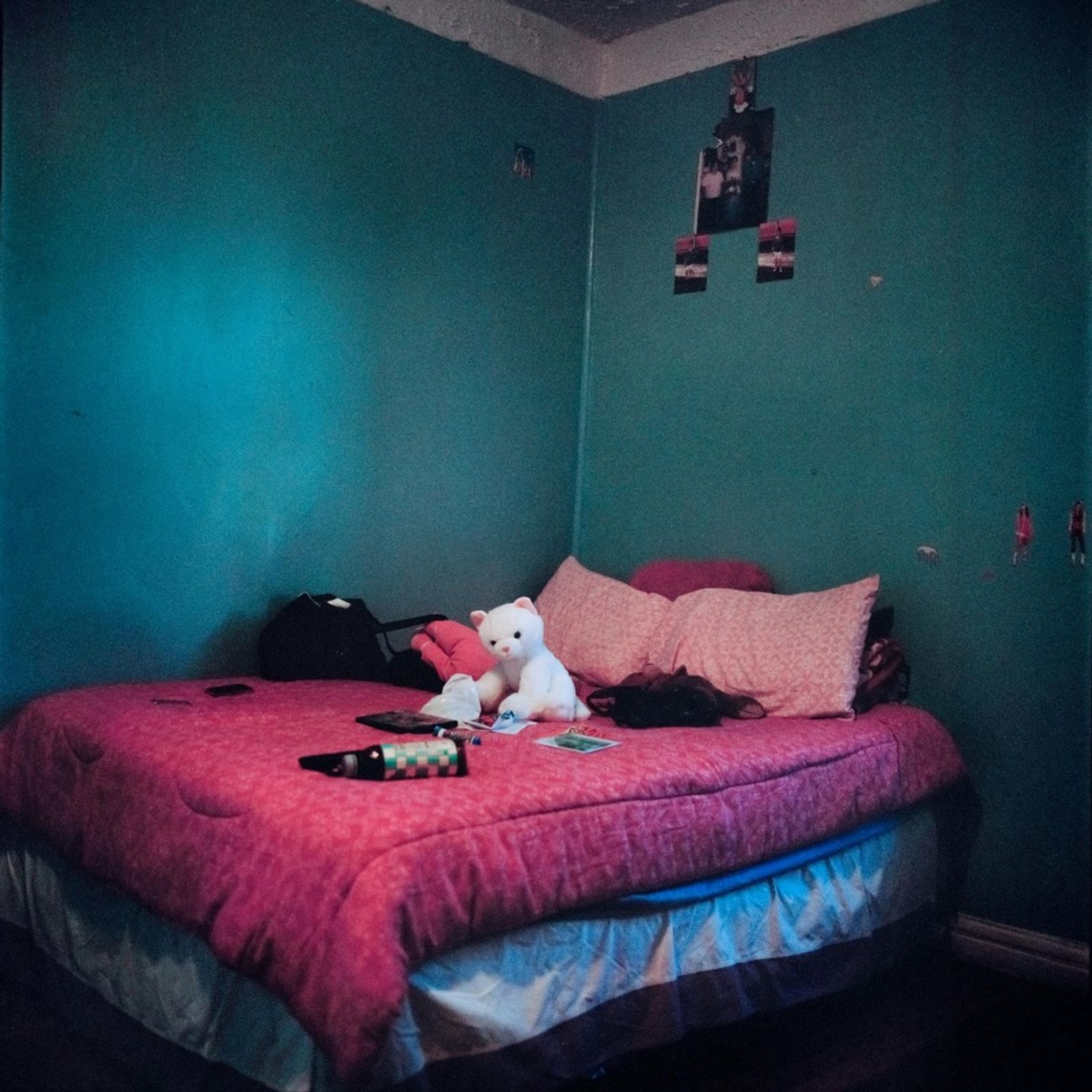 © Ruth Prieto - Delia painted her room in blue. “It was my favorite color sometime ago, now I want to paint it pink”.