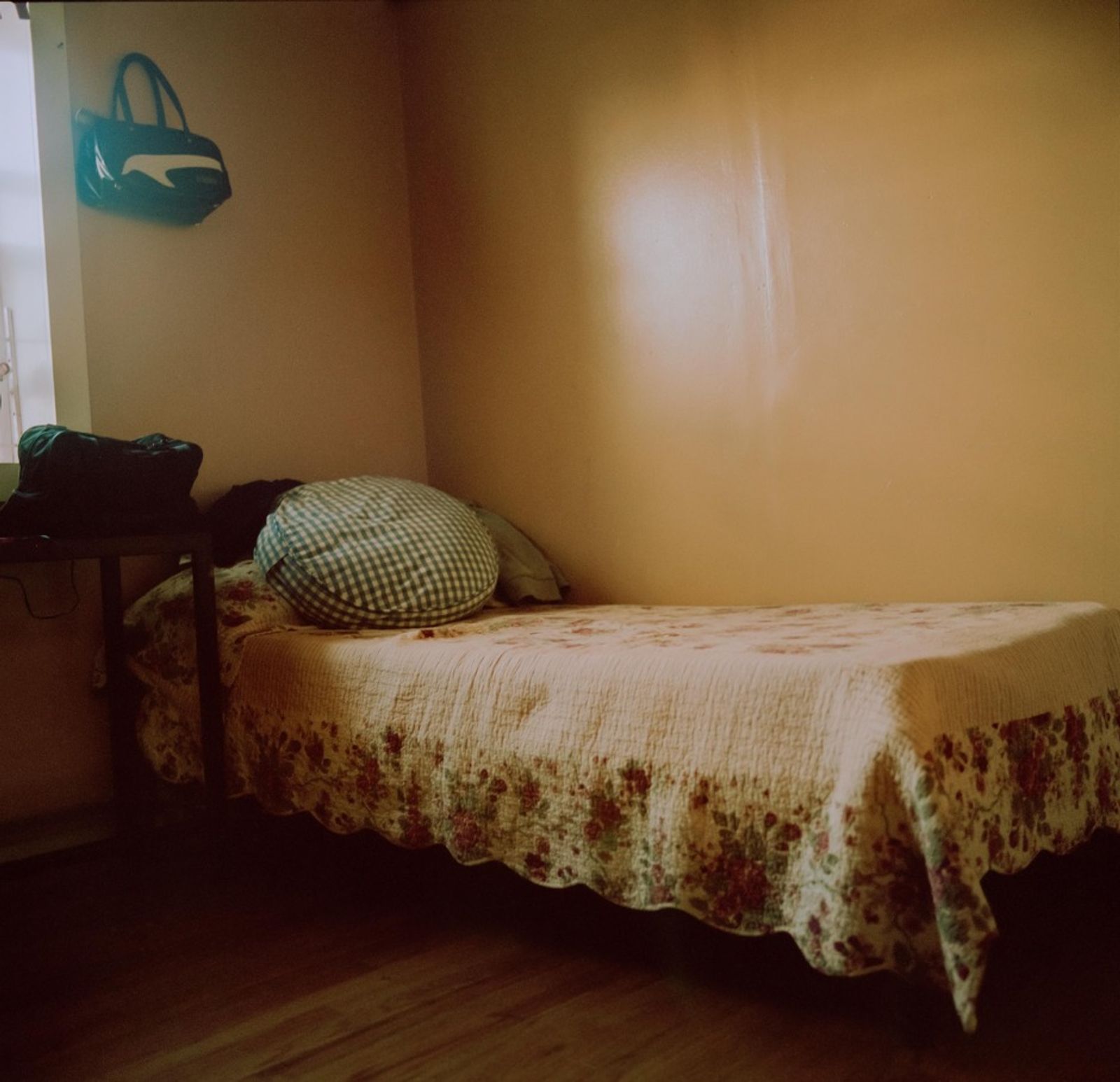 © Ruth Prieto - Juanita´s roomate bed at the living room.