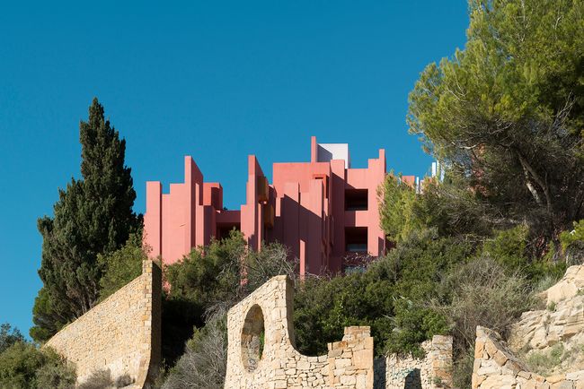 © Andrés Gallardo Albajar - Image from the Muralla Roja photography project