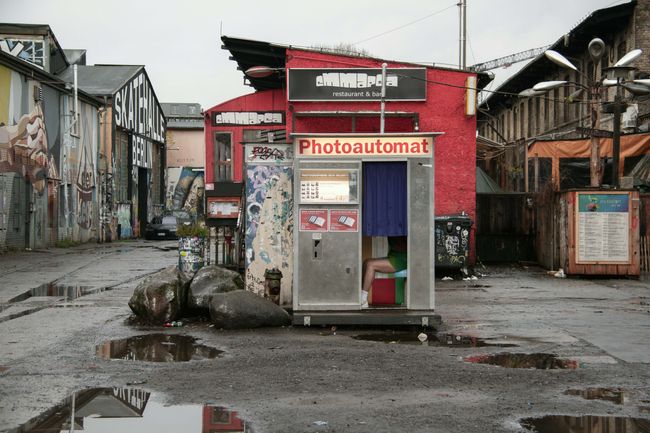 © Farzin Foroutan - Image from the Interspatial Camouflage photography project