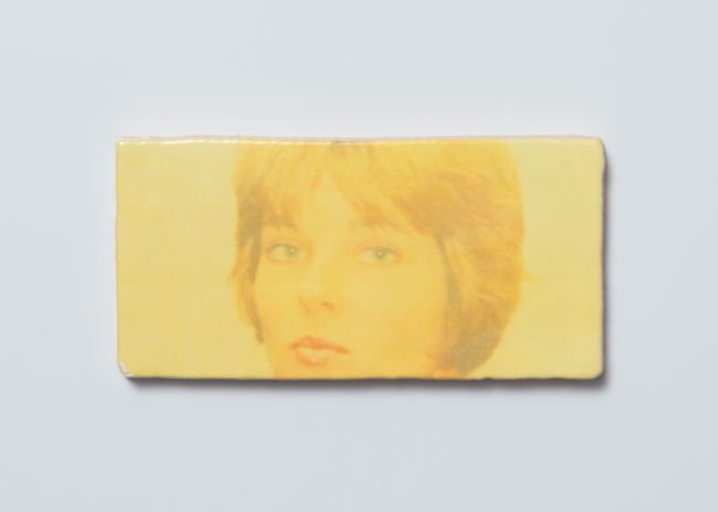 © Sander Coers - Obituary no. 01, 2024 - UV Print on Ceramic - 7,5 x 15 x 1 cm