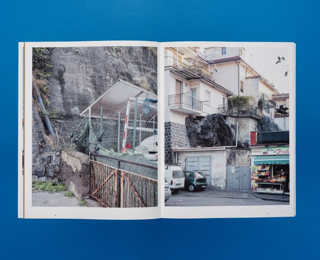 © De Cleene De Cleene - Amidst the fire, I am not burnt – Surface Reading (Roma Publications, 2024)